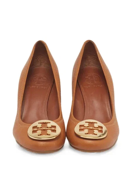Éksarkú körömcipő Tory Burch barna