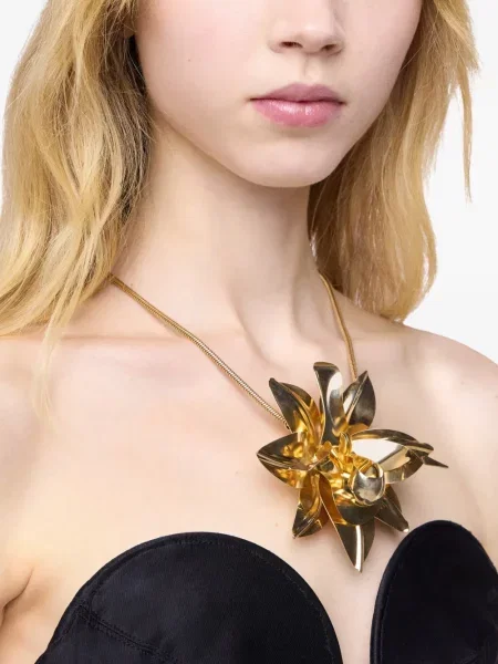 Pandantiv Rabanne cu model floral auriu