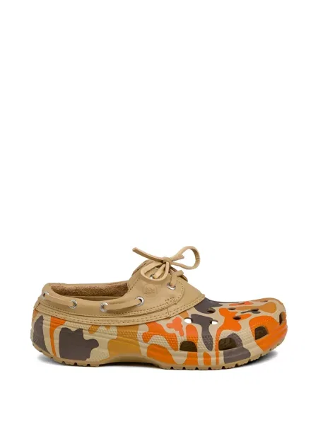 Saboți Crocs cu imagine cu model camuflaj
