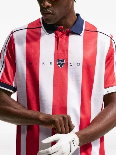 Tricou Nike cu broderie cu decolteu în V retro roz
