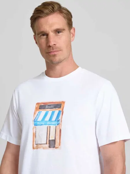 T-shirt z nadrukowanym motywem model ‘MARKET’ Forét biała