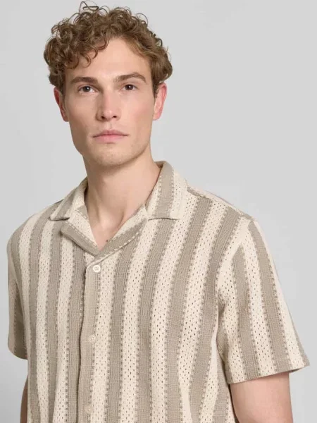 Nowoczesny krój modern fit koszula casualowa z kołnierzem z połami Lindbergh brązowa