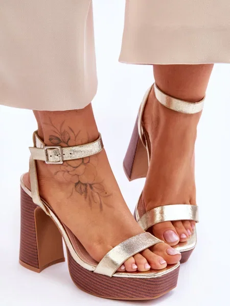 Usnjene sandali Boto s platformo rdeča