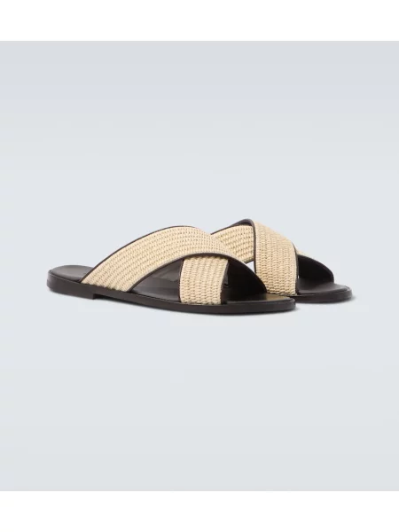 Sandale Manolo Blahnik din piele bej