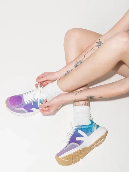 Top Veja cu gradient violet