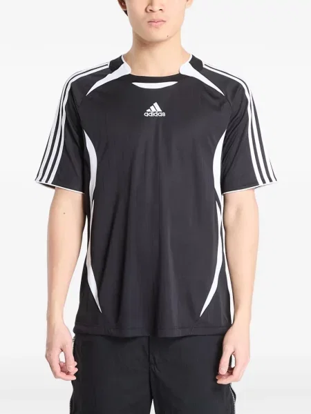 Dlouhé běžecké boty Adidas Terrex s krátkými rukávy s výstřihem do v černé