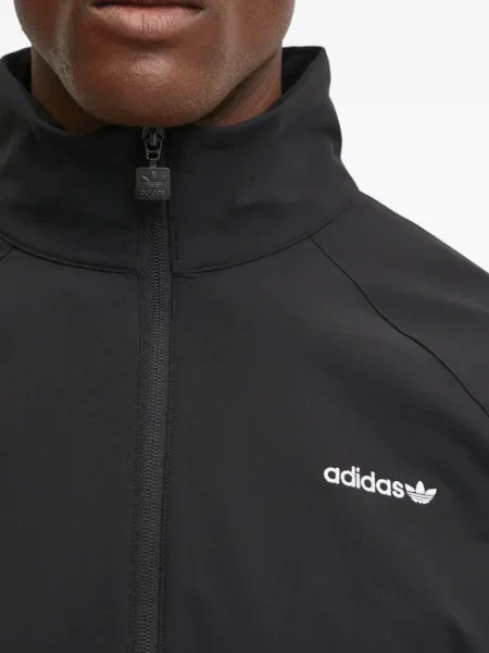 Pantaloni scurți Adidas tricotate cu dungi de costum negru