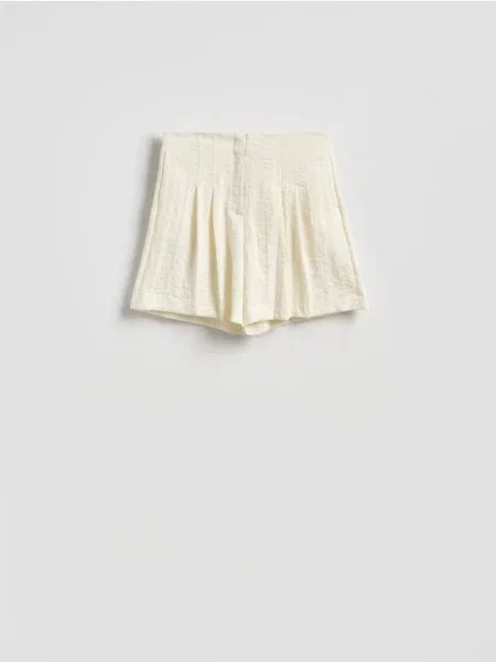 Reserved Pantaloni scurți cu pliuri alb