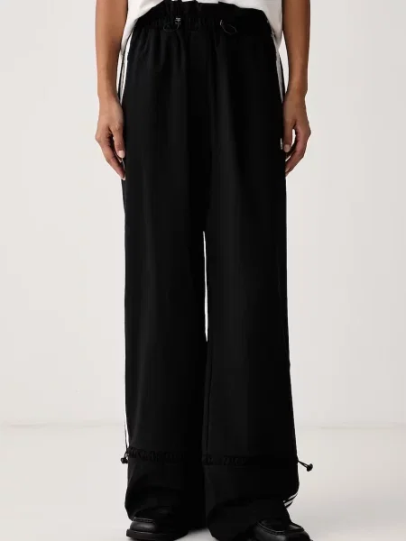 Adidas Originals pantaloni de trening pentru femei Micro Pleat Injection negru