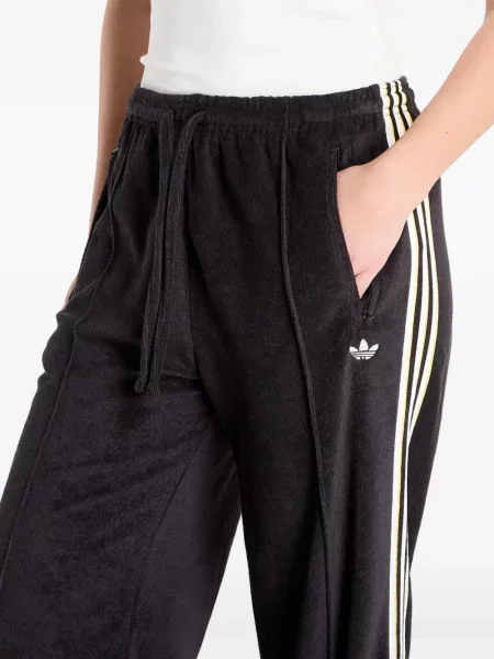 Dlouhé běžecké boty Adidas Terrex s krátkými rukávy s výstřihem do v černé