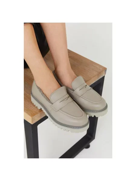 Утепленные туфли Estro бежевые