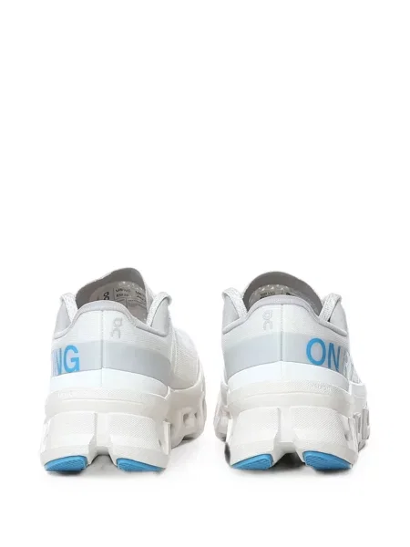 Sneakerși On alb