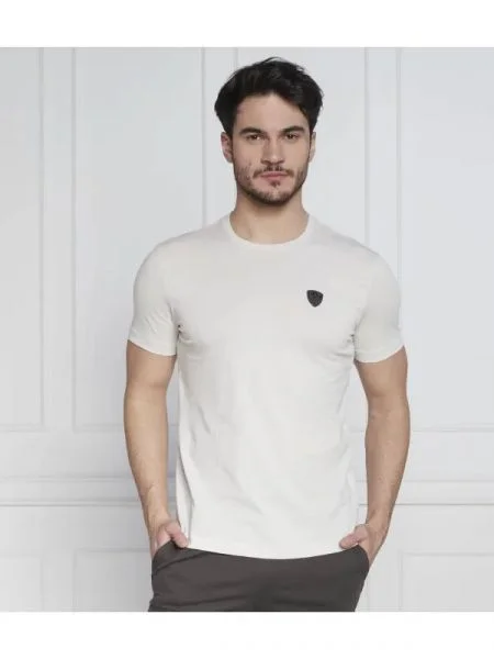 Tricou