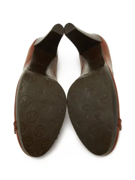 Körömcipő Tory Burch autogrammal barna