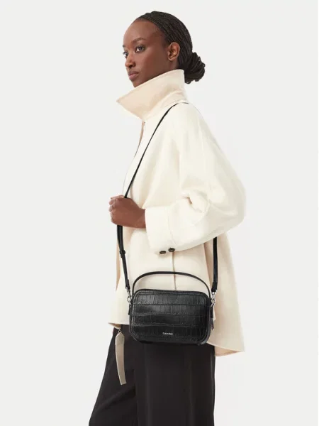 Calvin Klein Torba za fotoaparat Monogram Crocodile' crna