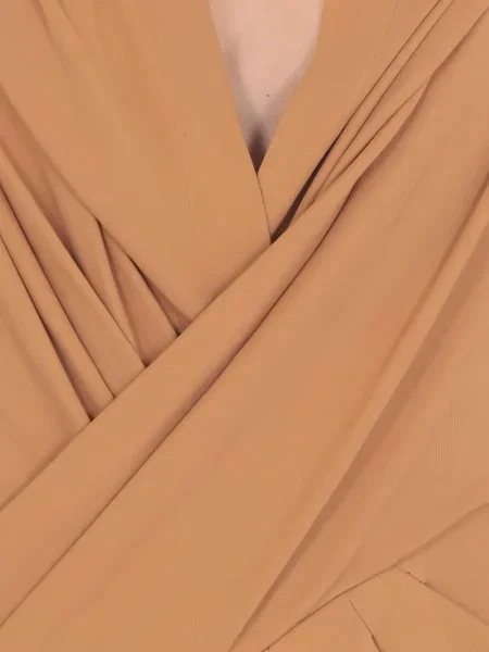 Rochie maxi Alberta Ferretti drapată de costum maro