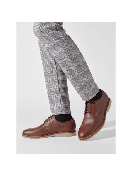 Nizki čevlji Clarks rjava