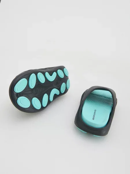 Шлепанцы Reserved черные