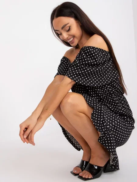 Rochie Fashionhunters cu buline cu imagine de costum alb
