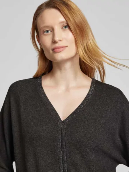 Sweter z dekoltem w serek Street One