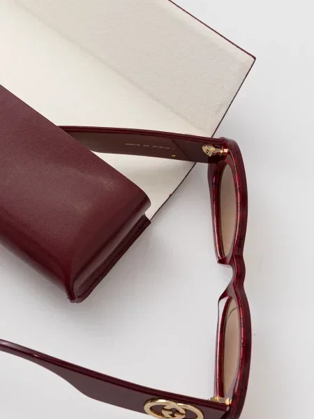 Gucci ochelari de soare bordo