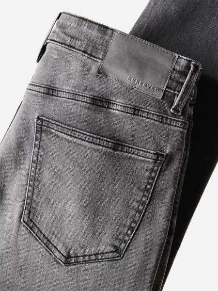 Reserved Джинси slim cropped сірий