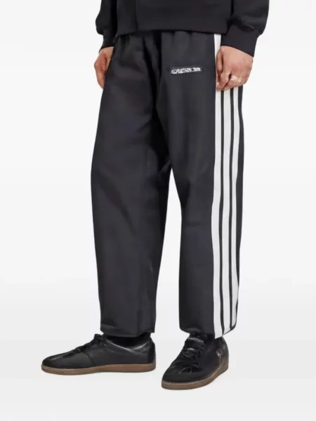Pantaloni Adidas alergare cu broderie alb