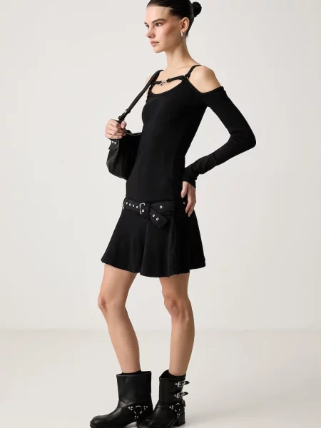 The Ragged Priest rochie din cu negru