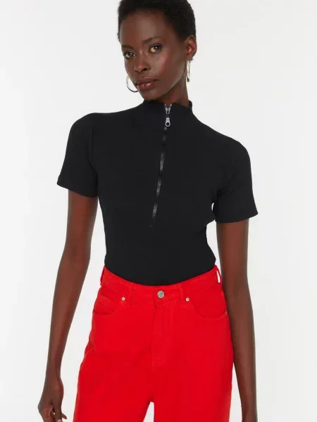 Tricou Trendyol tricotate cu guler de stand-up negru