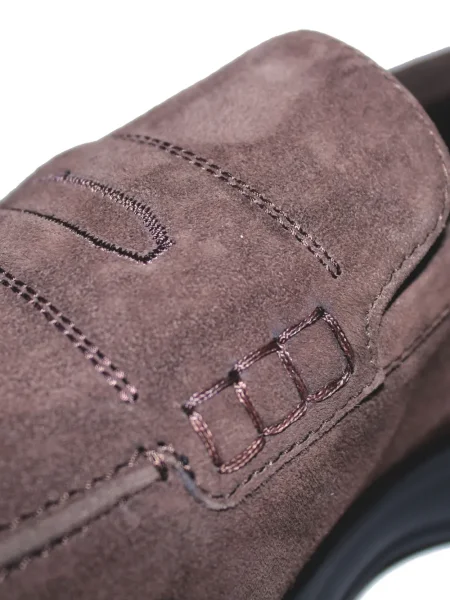 Pantofi loafer Brioni din piele de căprioară maro