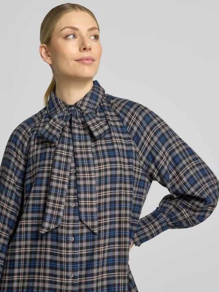 Bluzka koszulowa o kroju regular fit z mieszanki Oui granatowa