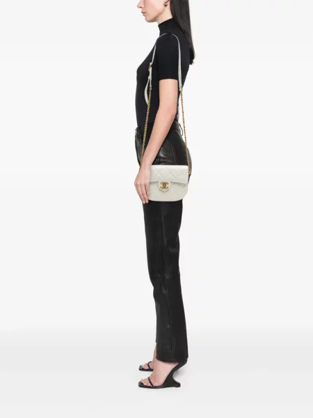 Prošívaná crossbody kabelka Chanel Pre-owned bílá