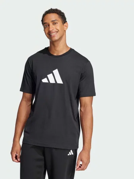 Футболка adidas чорний