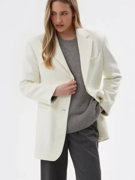 Вовняне Пальто Estro молочний