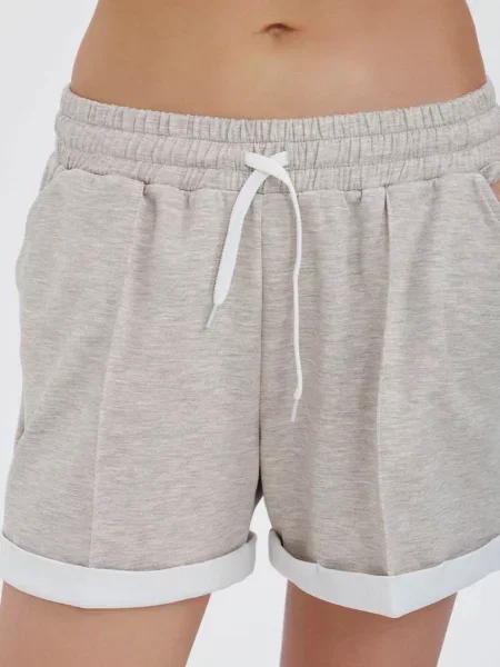 Женские шорты бежеві