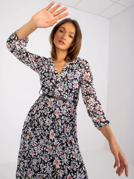 Kvetinové oblekové šaty Fashionhunters s potlačou biela