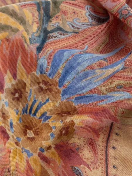 Fular Etro cu model floral cu imagine roz