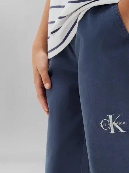 Calvin Klein Jeans спортен панталон за деца от с синьо