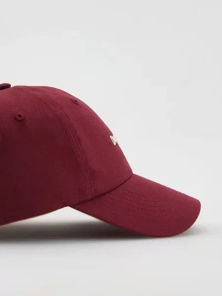 Кепка Reserved с вышивкой