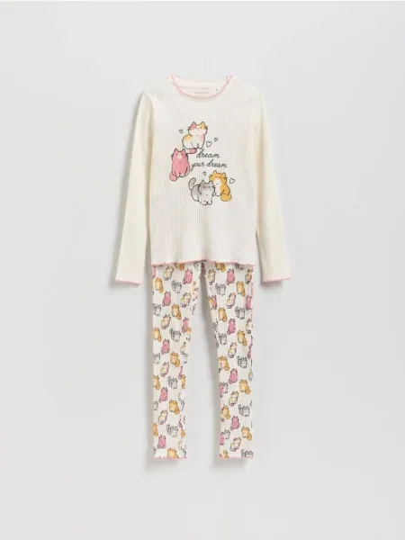 Reserved Pijama din două piese crem