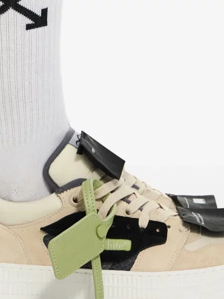 Sneakerși Off-white din piele de căprioară alb