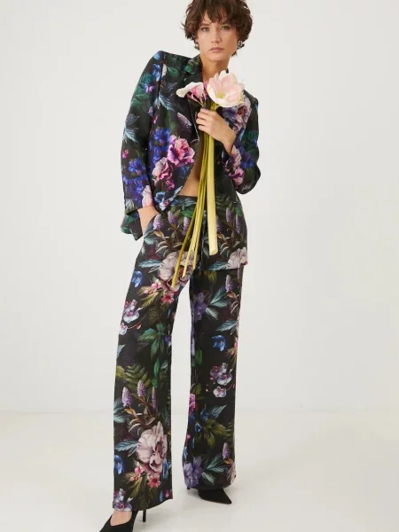 Панталон Medicine с широка каройка със стандартна талия черно