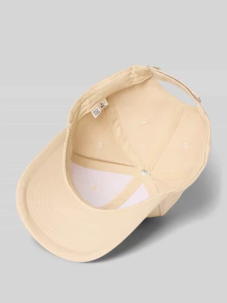 Czapka z daszkiem i detalem z logo Knowledge Cotton Apparel beżowa