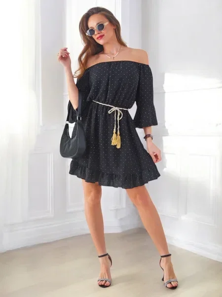 Mała sukienka mini Resti z długim rękawem z cyrkoniami czarna