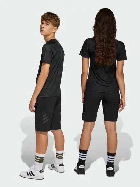 Дитячі Повсякденні шорти adidas перероблений чорний