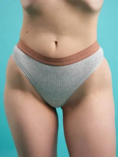 Трусики бразилиана бежеві