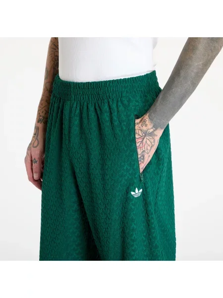 Спортен панталон adidas Originals MONOGRAM TR с изчистен дизайн зелено