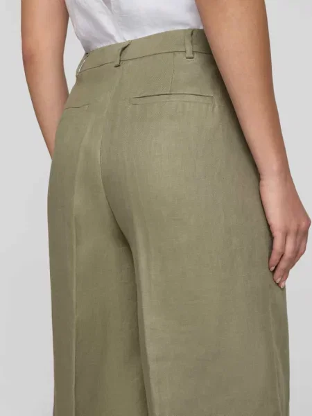 Bermudy o kroju straight fit z zakładkami w pasie Christian Berg Woman Selection oliwkowe