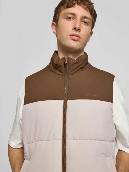 Kamizelka o kroju regular fit ze stójką model RAZE' Jack & Jones beżowa
