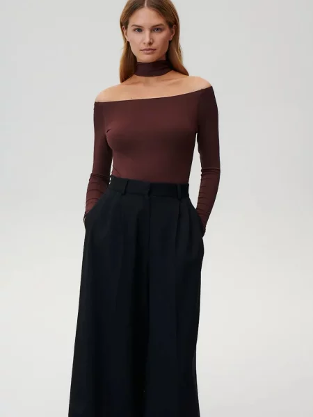 Однотонна блуза Undress Code коричнева